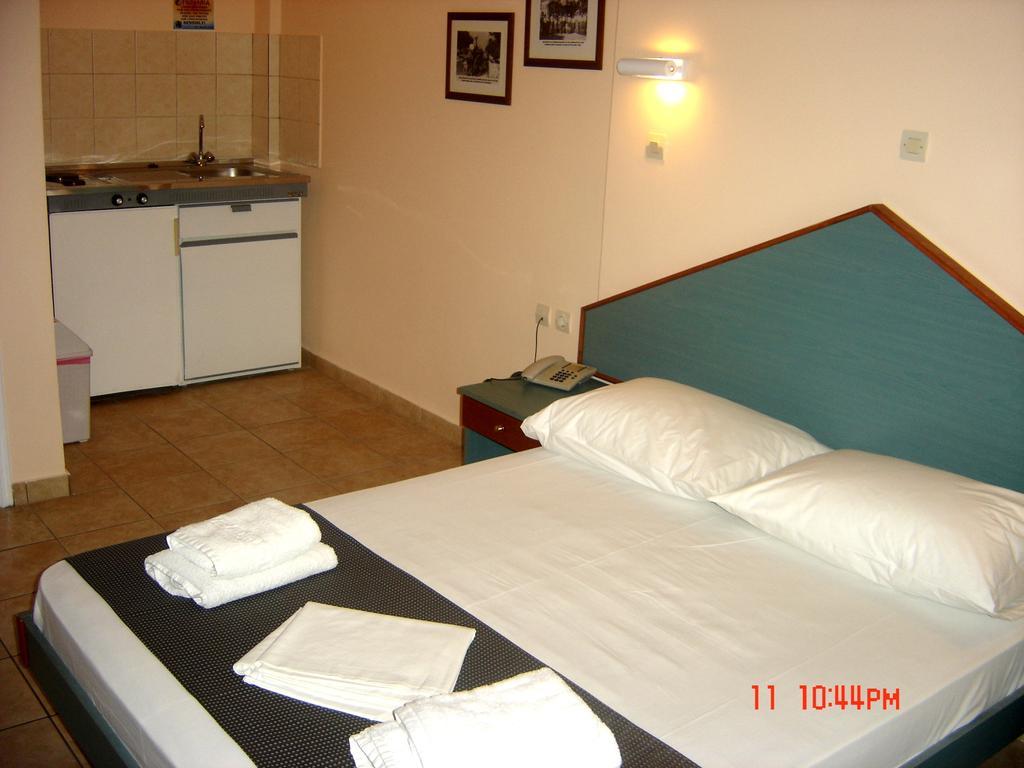 Filoxenia Apartments & Studios Theologos  Phòng bức ảnh